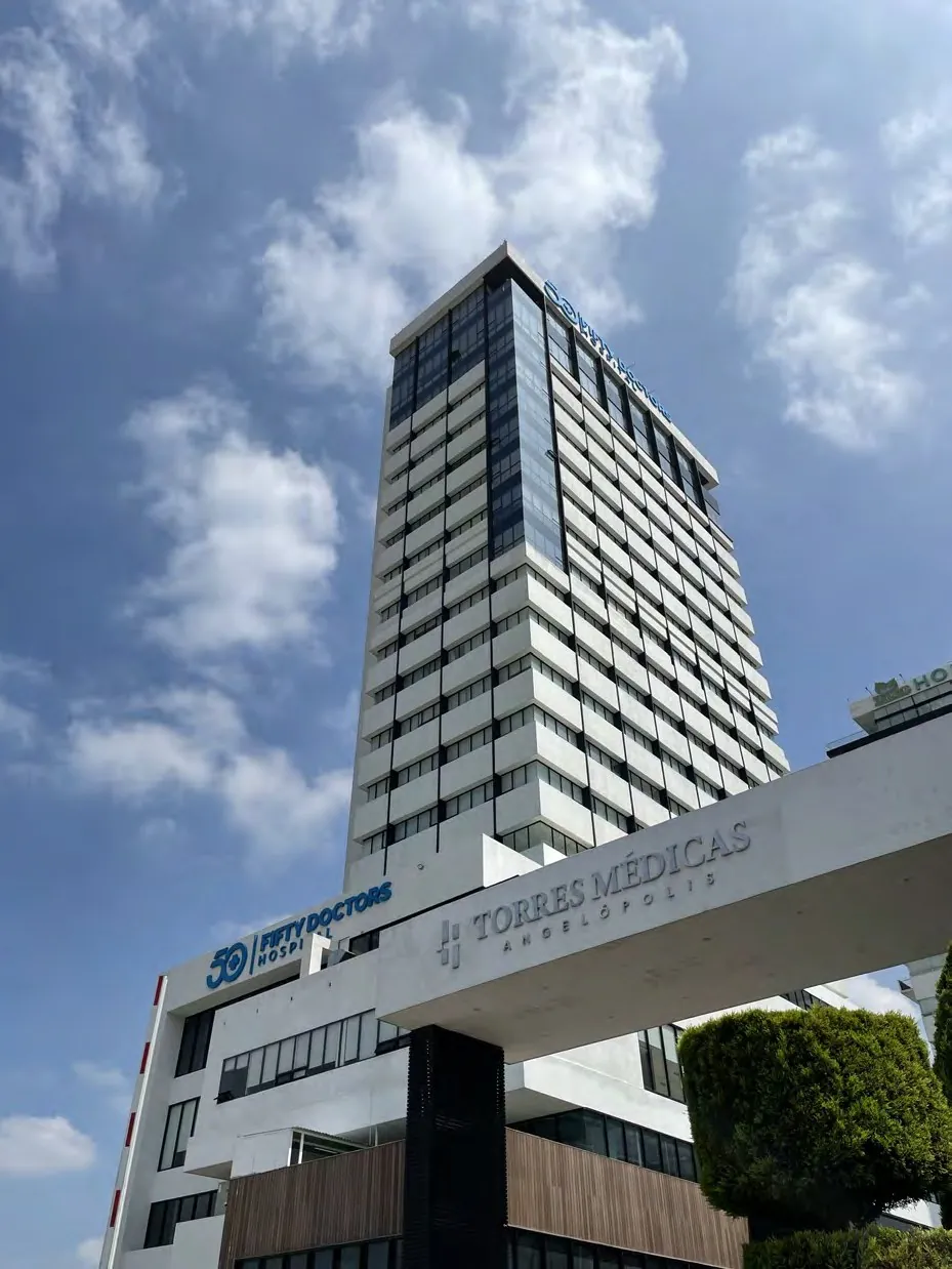 Torres Médicas 50 Doctors en operación